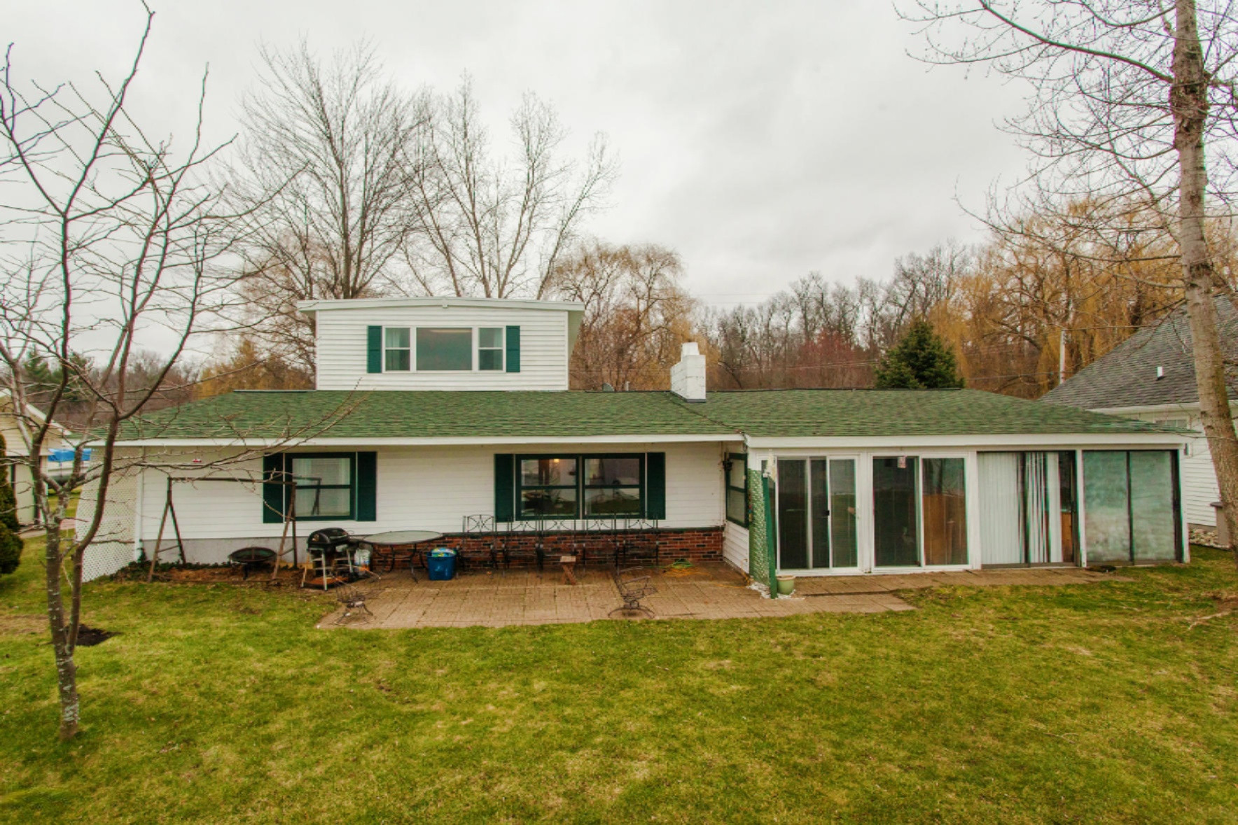 6075 Hubbard Road Muskegon, MI 49442 - Photo 2 of 28 NNG_011
