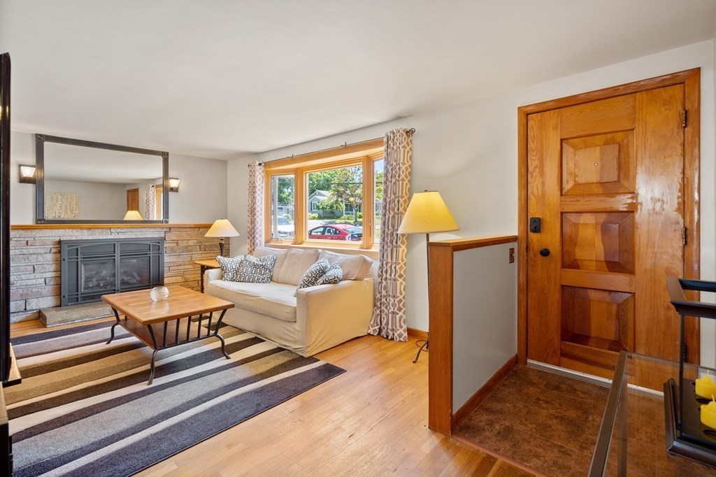 5 Bowen Road Peabody, MA 01960 - Photo 3 of 39 Gallery Image 3