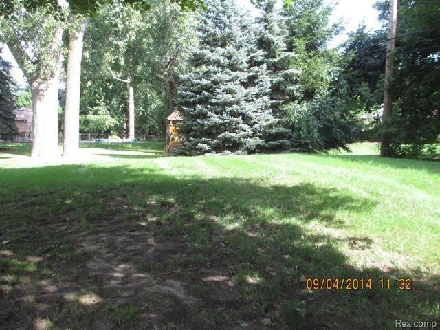 1571 Crooks Road Rochester, MI 48309 - Photo 2 of 18 Backyard.jpg
