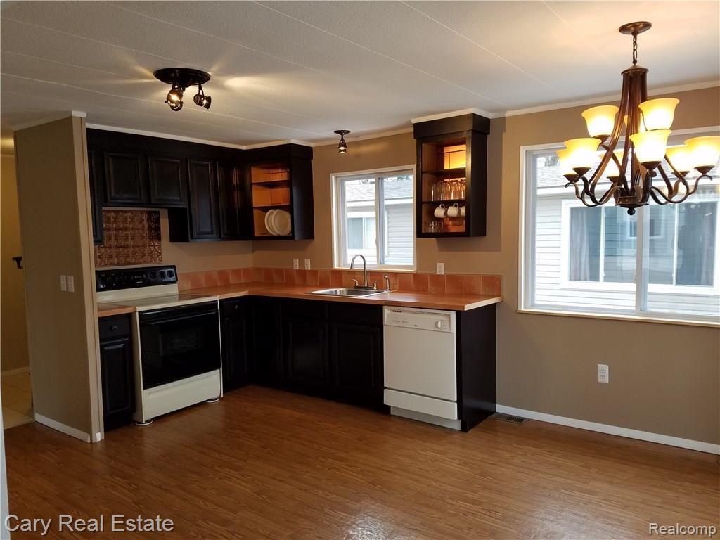 636 West Baker Road Highland, MI 48357 - Photo 7 of 22 20170302_161346.jpg