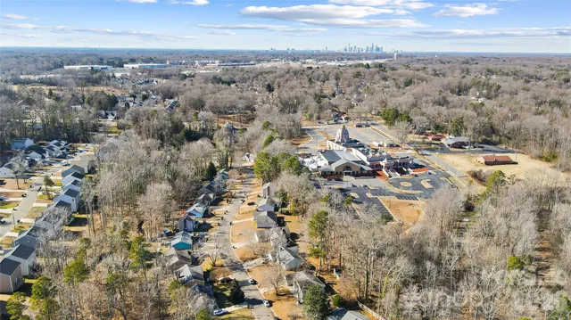 $300,000 | 6906 Streamside Drive, Charlotte, NC 28212