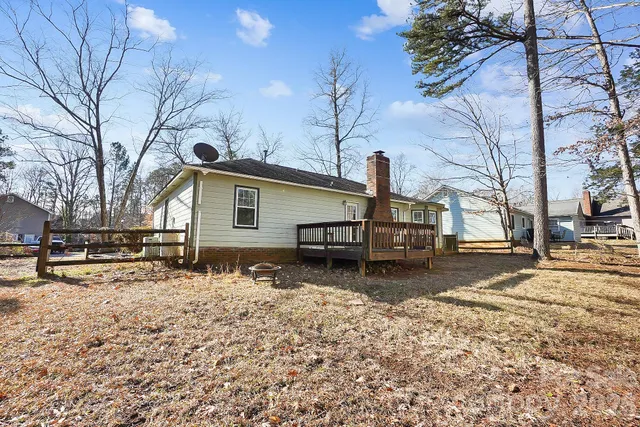 $300,000 | 6906 Streamside Drive, Charlotte, NC 28212