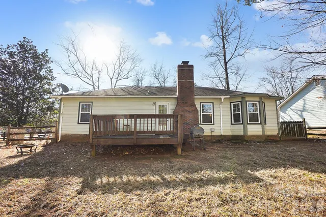 $300,000 | 6906 Streamside Drive, Charlotte, NC 28212