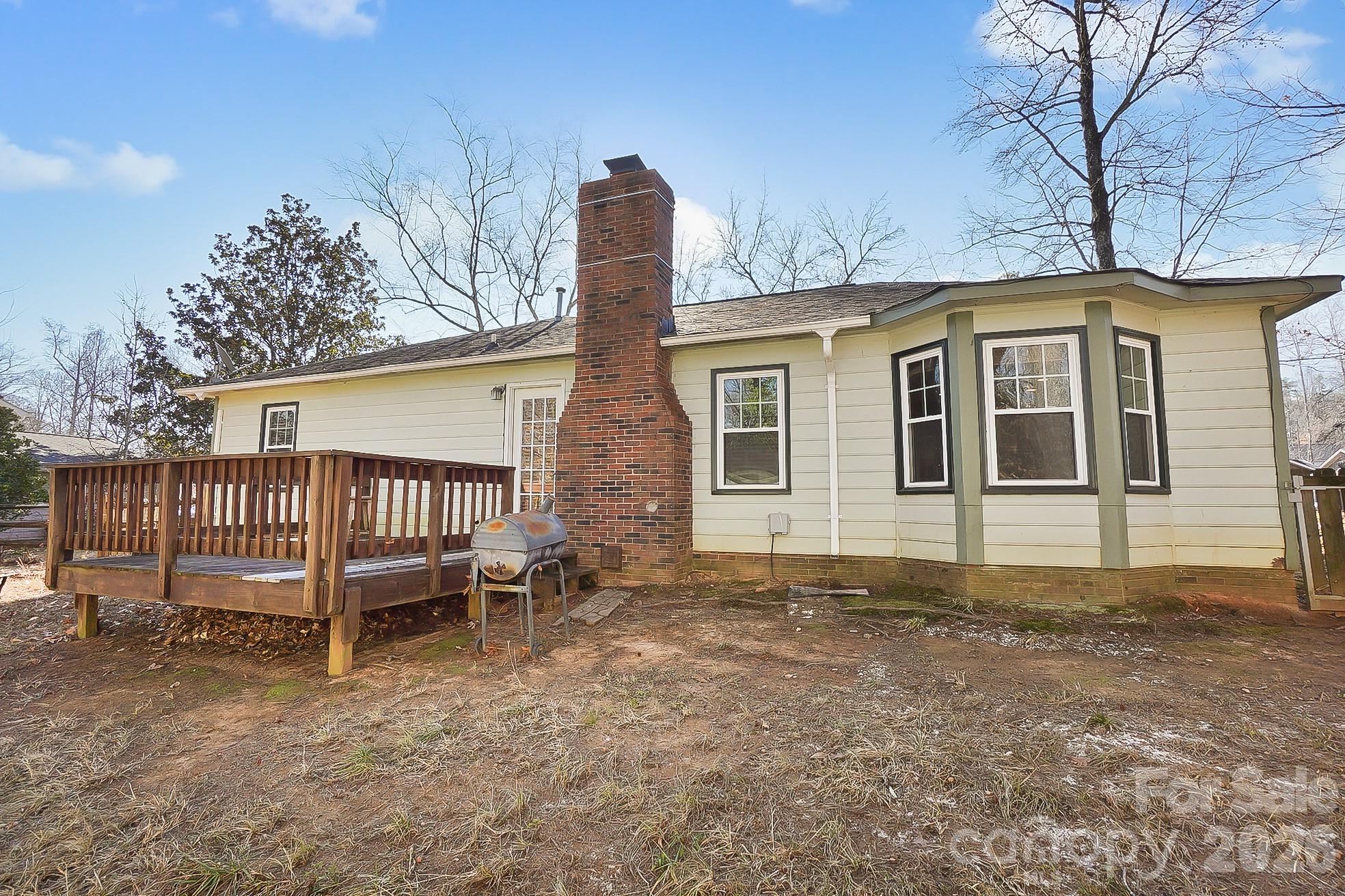 6906 Streamside Drive Charlotte, NC 28212 - Photo 34 of 48 a view of a house with a yard and fence