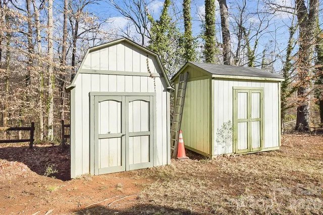 $300,000 | 6906 Streamside Drive, Charlotte, NC 28212