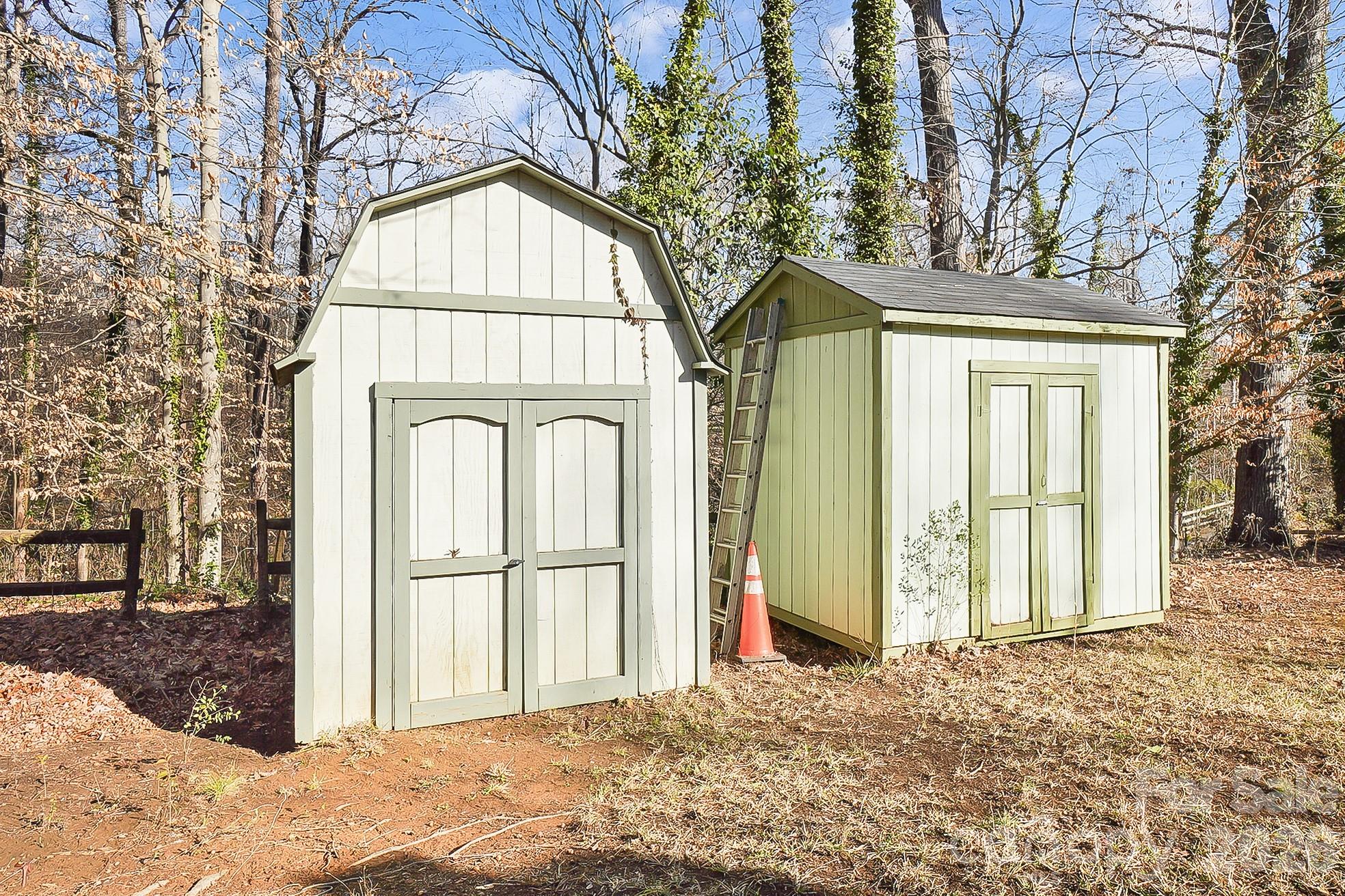 6906 Streamside Drive Charlotte, NC 28212 - Photo 38 of 48 a view of entryway with garden