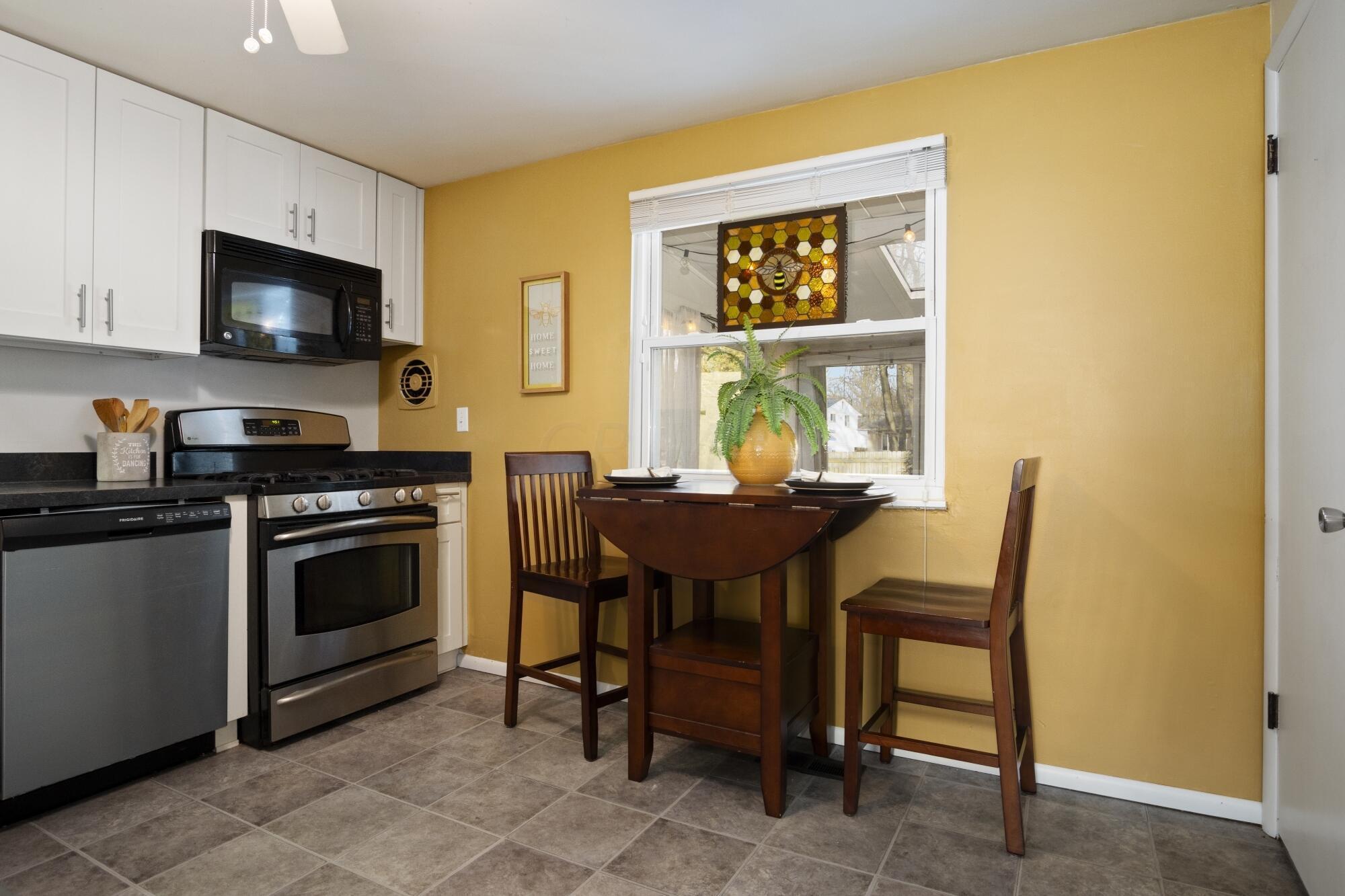 5296 Roche Place Columbus, OH 43229 - Photo 23 of 29 Cozy kitchen