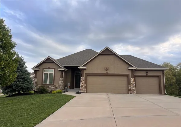 $585,000 | 9108 North Seymour Avenue, Kansas City, MO 64153