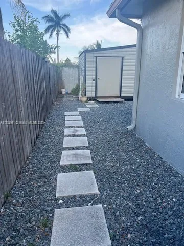 $1,300 | 0 Southwest 56th Street, Unit B, Davie, FL 33314