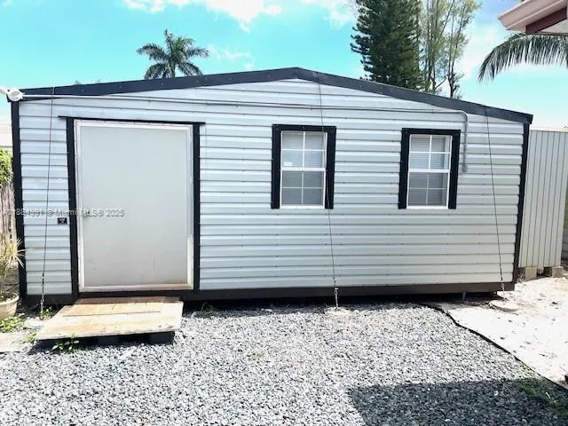 $1,300 | 0 Southwest 56th Street, Unit B, Davie, FL 33314