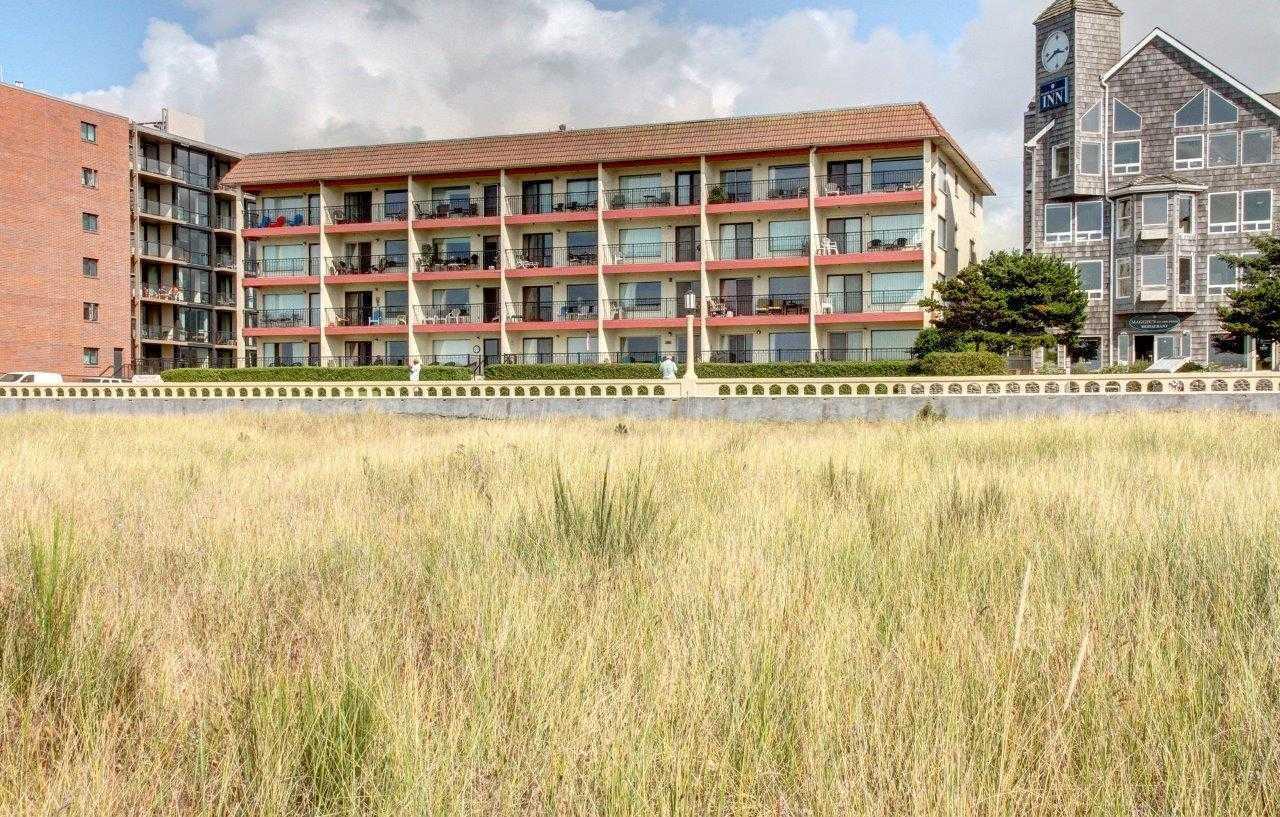 561 South Promenade Seaside, OR 97138 - Photo 1 of 35 Prom plus neighbor