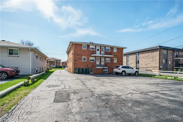 $1,300 | 185 Mead Street, North Tonawanda, NY 14120