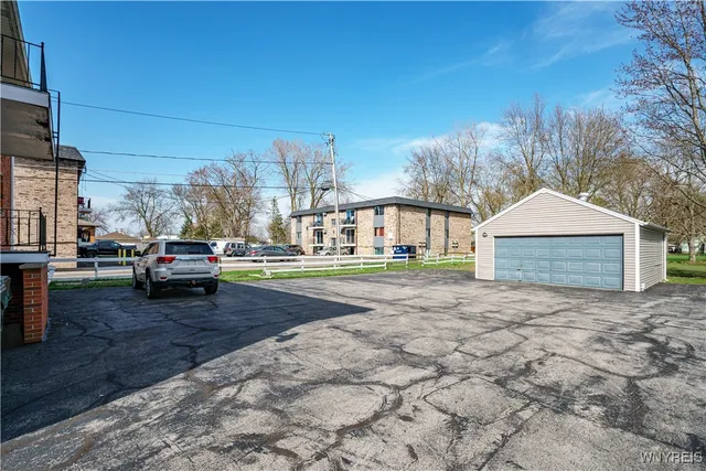 $1,300 | 185 Mead Street, North Tonawanda, NY 14120