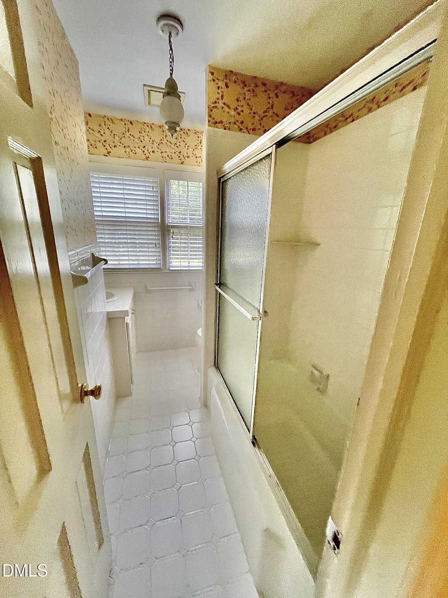 2421 Saddle Club Road Burlington, NC 27215 - Photo 42 of 56 Main Bathroom w/ Tub/Shower Combo