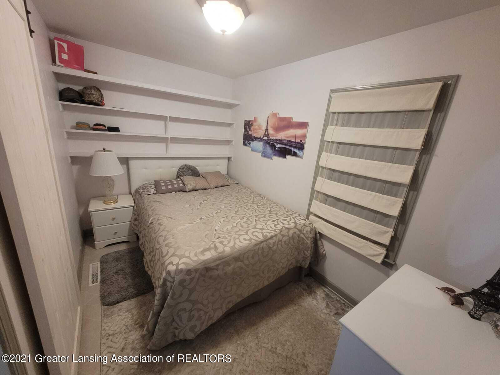 6433 Sommerset Road Lansing, MI 48911 - Photo 12 of 38 3rd Bedroom