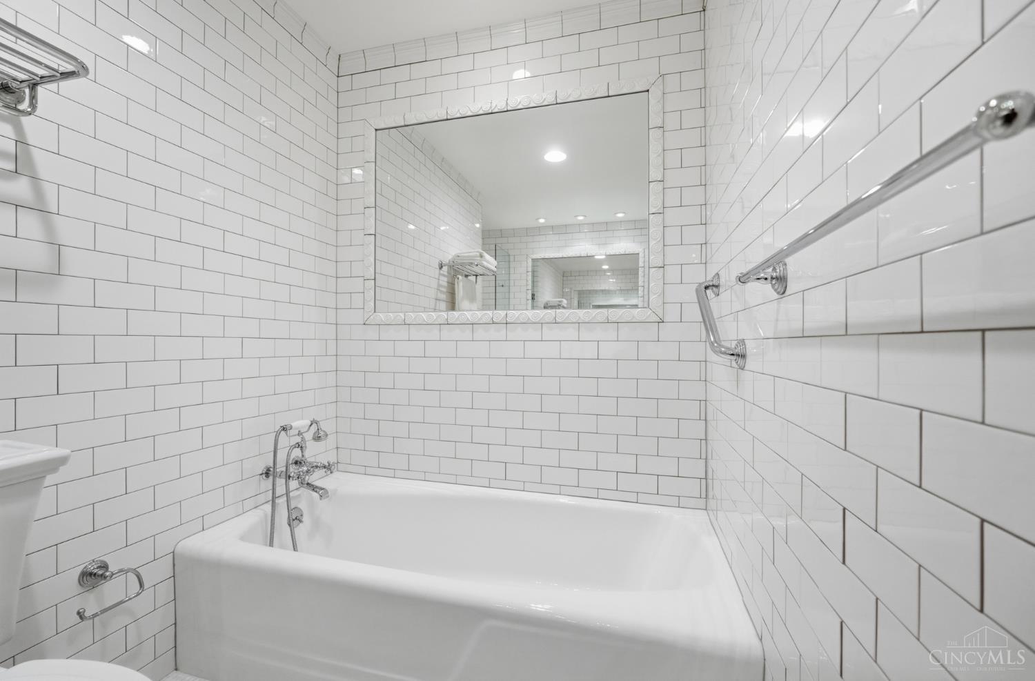 2444 Madison Road, Unit 2002 Cincinnati, OH 45208 - Photo 51 of 86 Gallery Image 51