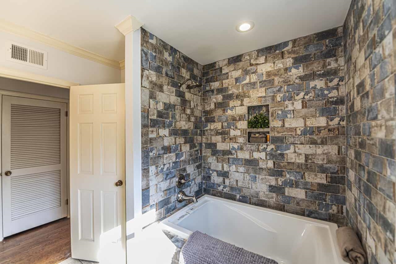 6746 Old Millington Road Millington, TN 38053 - Photo 22 of 40 Full bathroom with shower / bathtub combination and ornamental molding