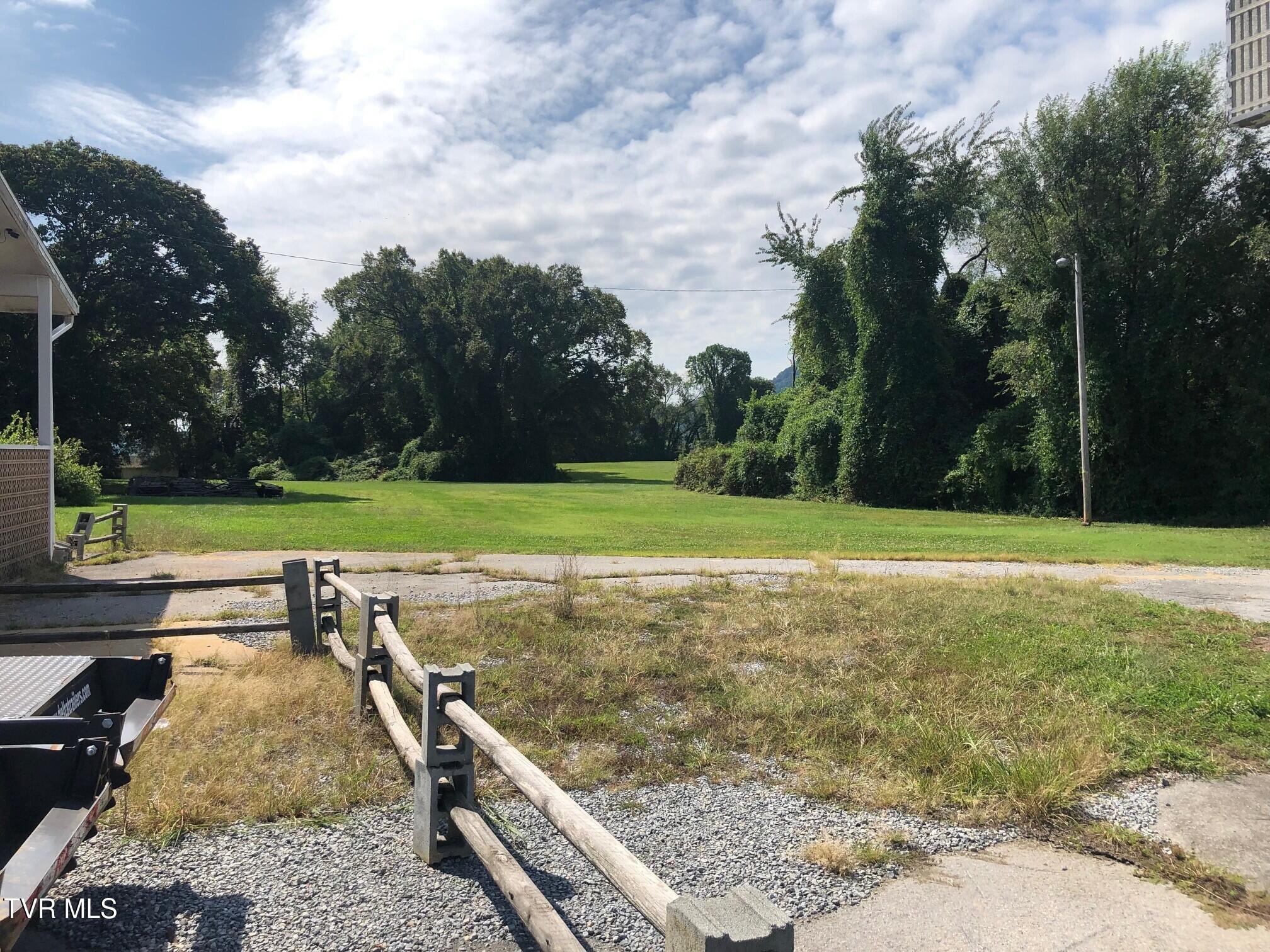 724 Plantation Road Kingsport, TN 37660 - Photo 9 of 11 View3