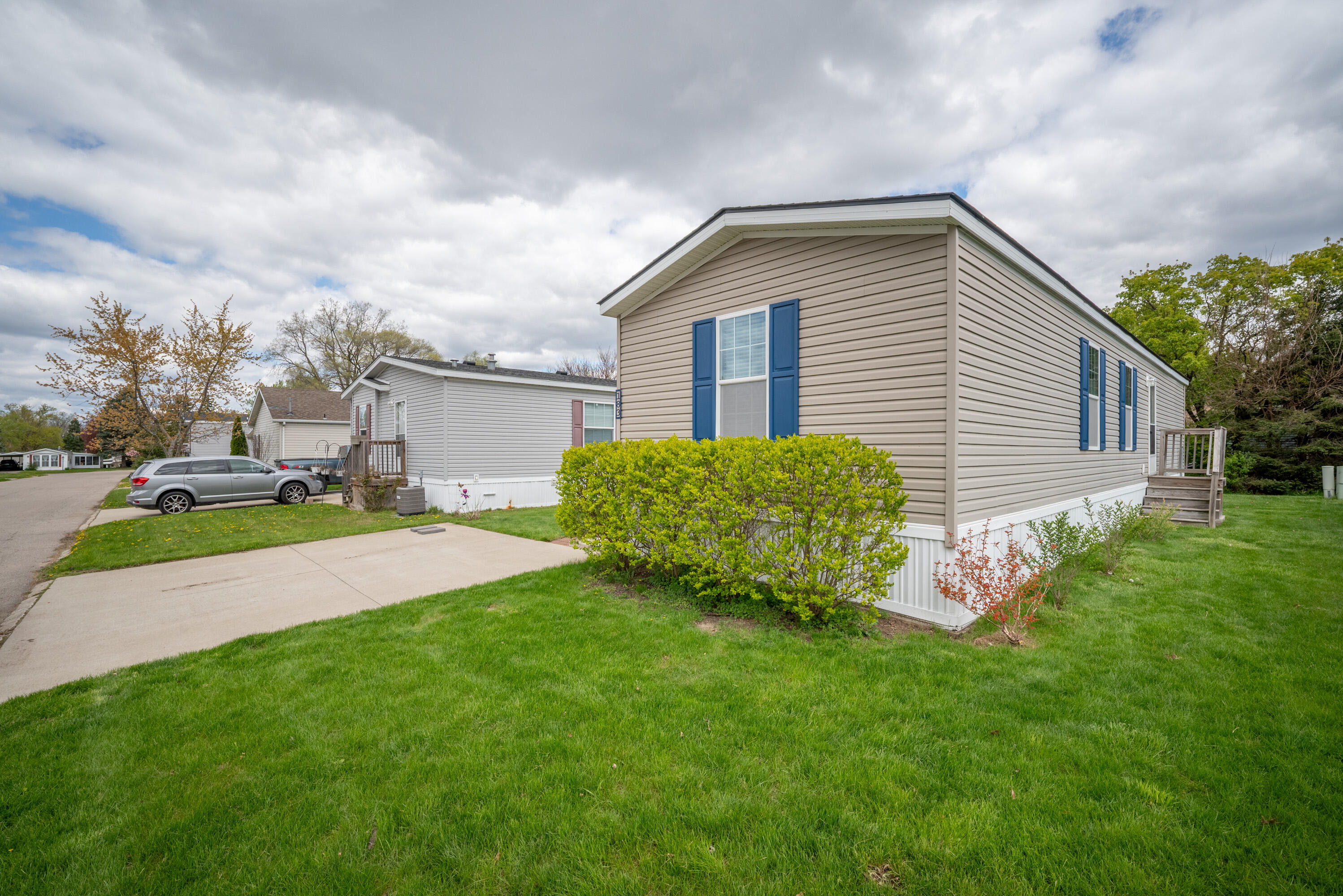 183 Flicker Street Rochester Hills, MI 48309 - Photo 2 of 28 2