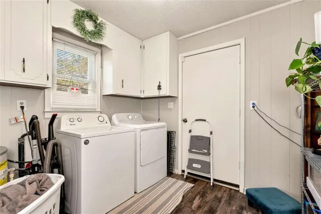 a view of kitchen with washer and dryer