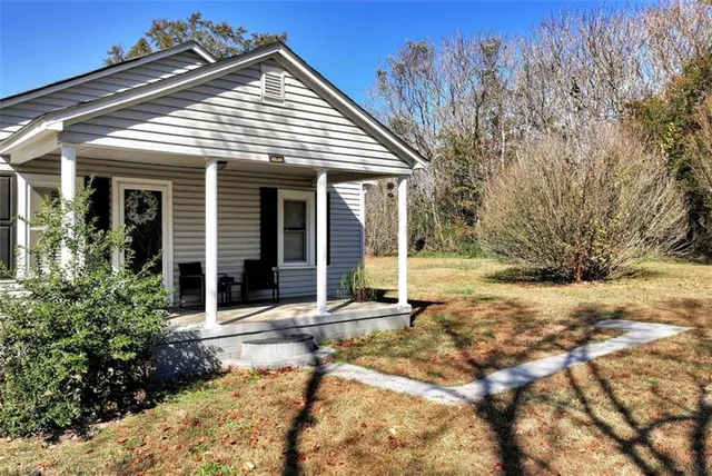 a view of a house with backyard and porch