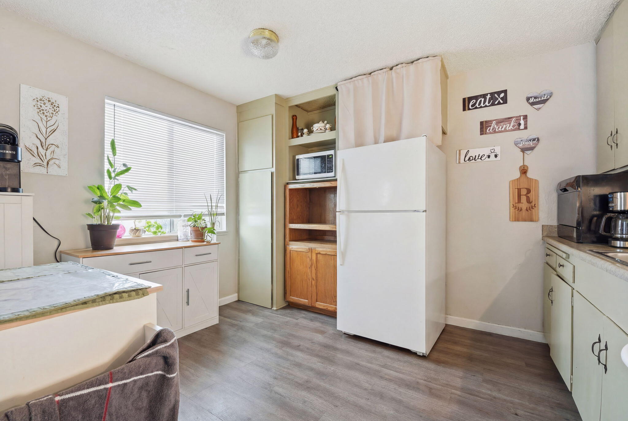 1075 Le Brun Lane Redding, CA 96002 - Photo 10 of 12 4-web-or-mls-IMG-04