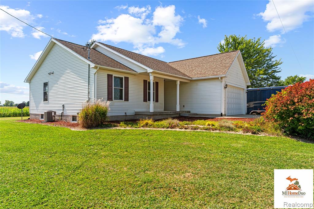 8110 Middleton Road Corunna, MI 48817 - Photo 4 of 47