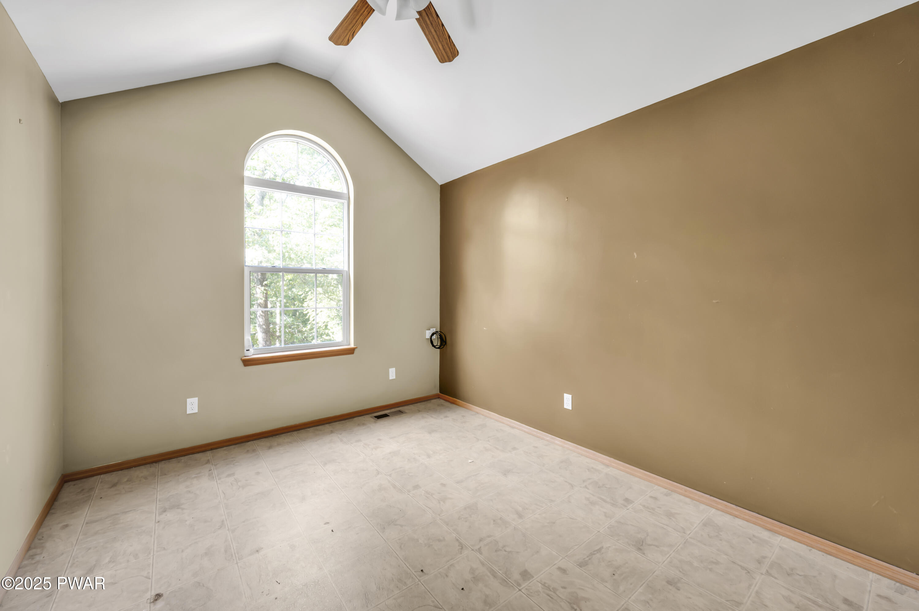 2117 Owl Pass Road Bushkill, PA 18324 - Photo 26 of 43