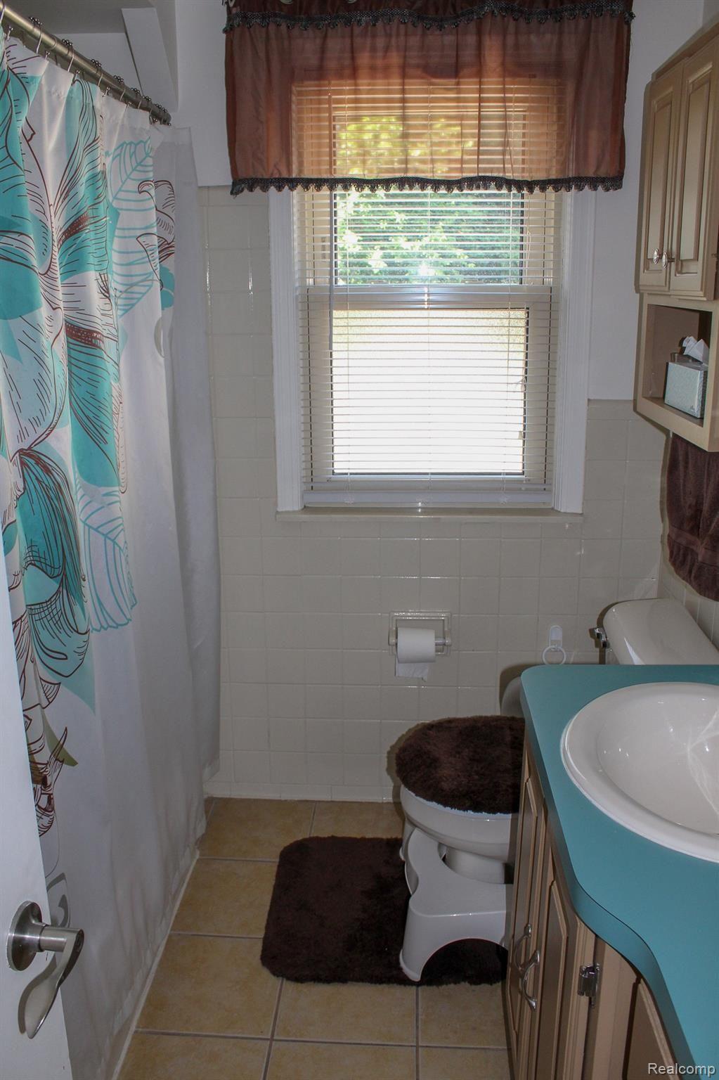8765 Canal Road Sterling Heights, MI 48314 - Photo 13 of 28 Bathroom.jpg