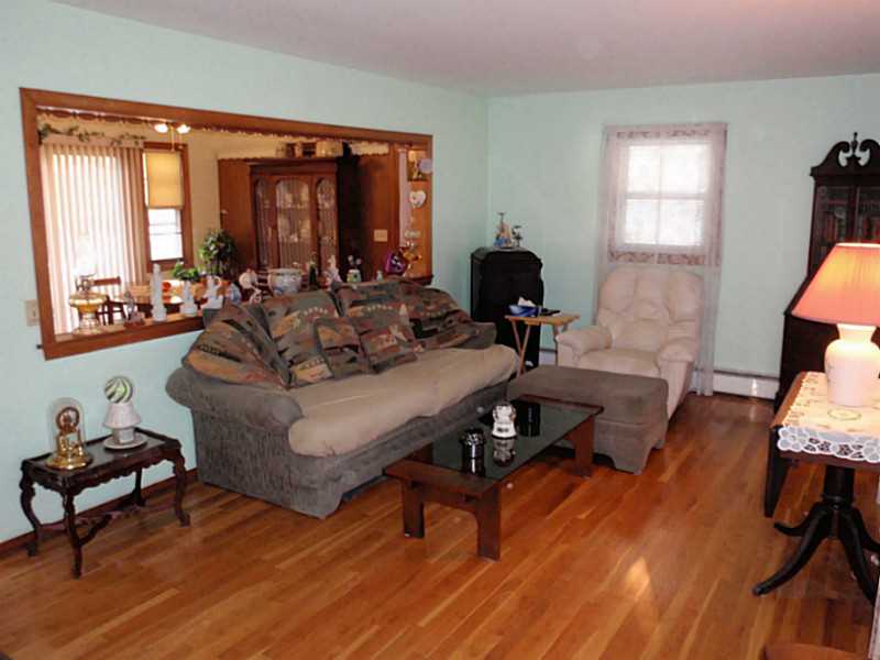 67 Nelson Road Cranston, RI 02921 - Photo 3 of 18 Living Room.