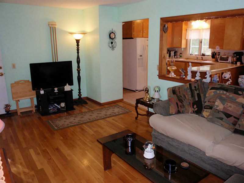 67 Nelson Road Cranston, RI 02921 - Photo 4 of 18 Living Room.