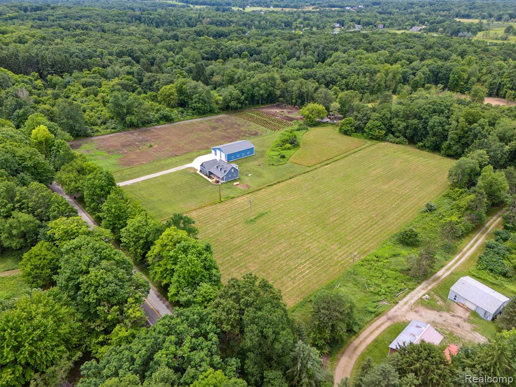 4711 Fenton Road Hartland, MI 48353 - Photo 39 of 47