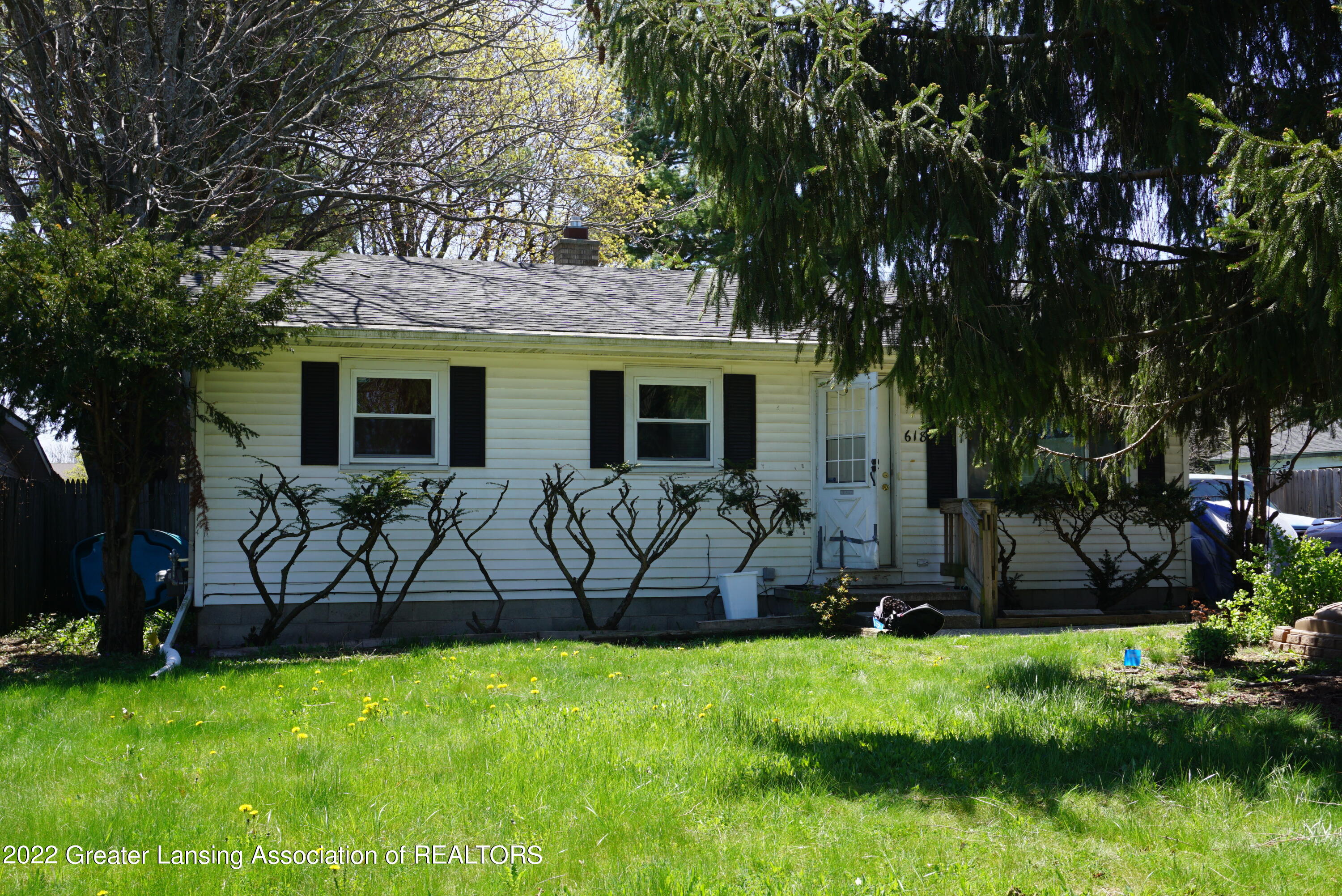 618 Armstrong Road Lansing, MI 48911 - Photo 1 of 16 DSC00296