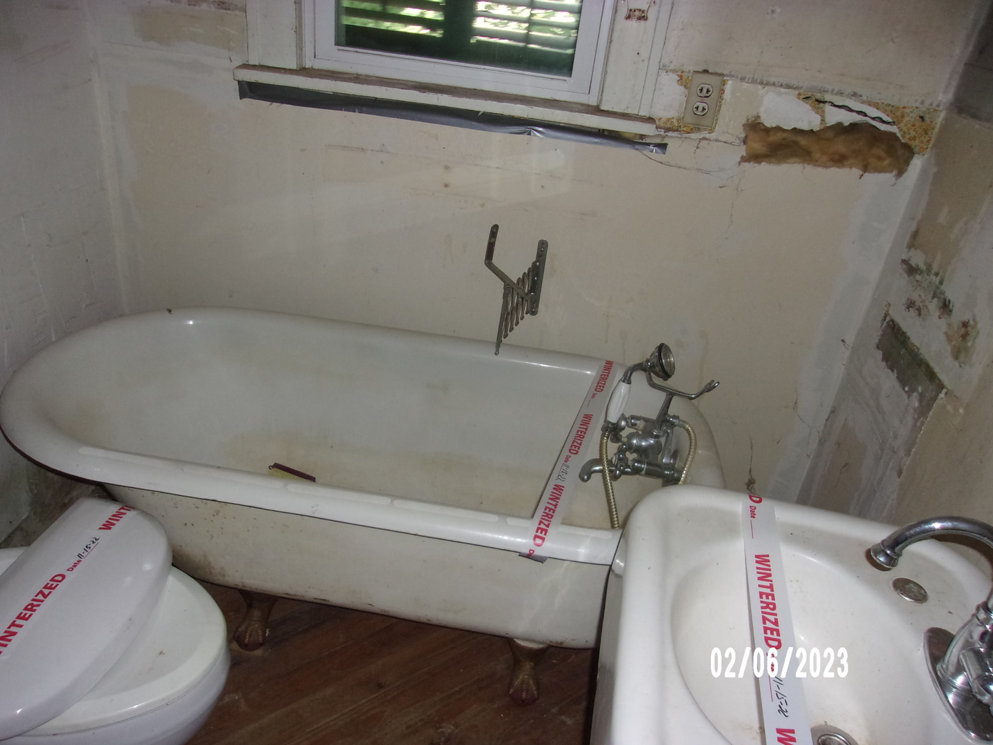 769 Kennedy Drive Kankakee, IL 60901 - Photo 7 of 15 a bathroom with a sink and a toilet