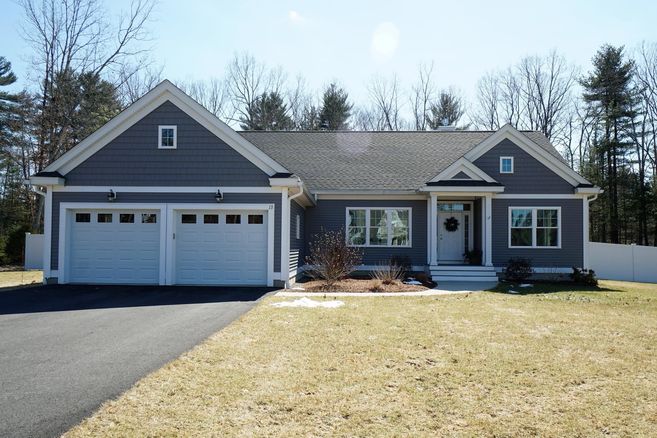 13 Weatherstone Road, Unit 22 Litchfield, NH 03052 - Photo 1 of 40
