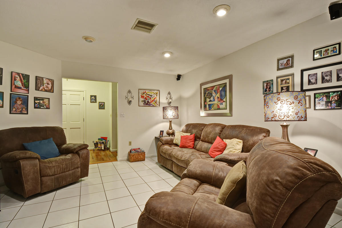 990 Southwest 18th Street Boca Raton, FL 33486 - Photo 12 of 22 Family Room