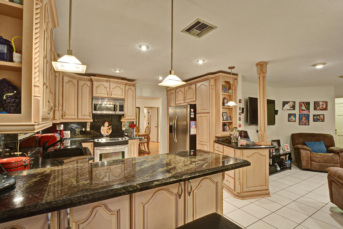 990 Southwest 18th Street Boca Raton, FL 33486 - Photo 2 of 22 Gourmet Granite Kitchen/Breakfast Bar