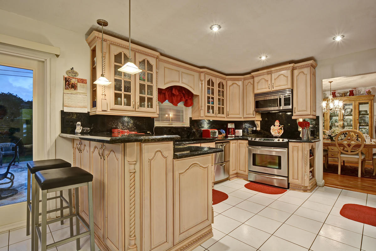 990 Southwest 18th Street Boca Raton, FL 33486 - Photo 4 of 22 Gourmet Granite Kitchen