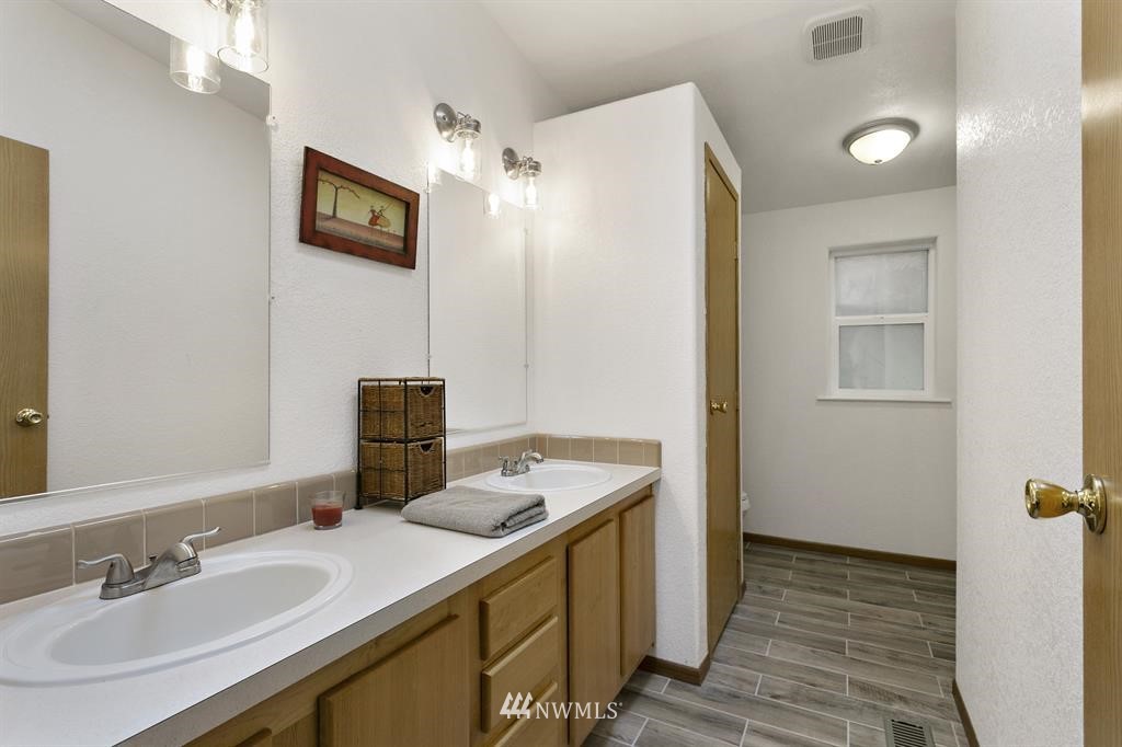 2274 Mountain View Road East Port Orchard, WA 98366 - Photo 14 of 25 Gallery Image 14