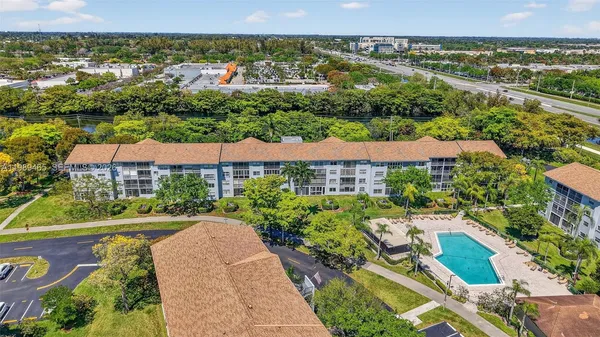 $2,600 | 12500 Southwest 5th Court, Unit 109M, Pembroke Pines, FL 33027