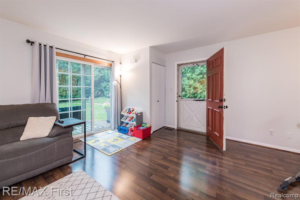 360 Minot Street Romeo, MI 48065 - Photo 4 of 20