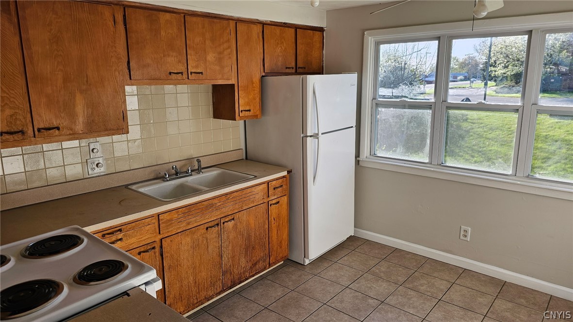 130 Old Liverpool Road Salina, NY 13088 - Photo 3 of 9