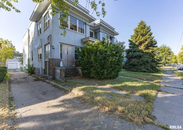 $69,900 | 513 6th Avenue South, Clinton, IA 52732