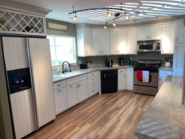 67 Rio Street Rancho Mirage, CA 92270 - Photo 13 of 31 Kitchen
