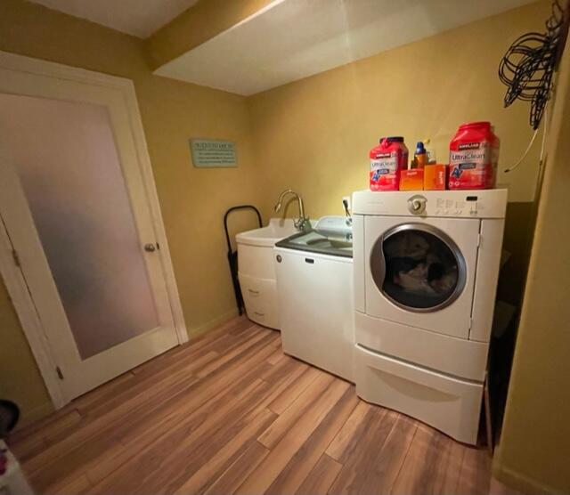 67 Rio Street Rancho Mirage, CA 92270 - Photo 15 of 31 Laundry Room/Side Entry