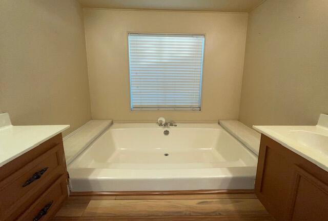 67 Rio Street Rancho Mirage, CA 92270 - Photo 27 of 31 Sunken tub
