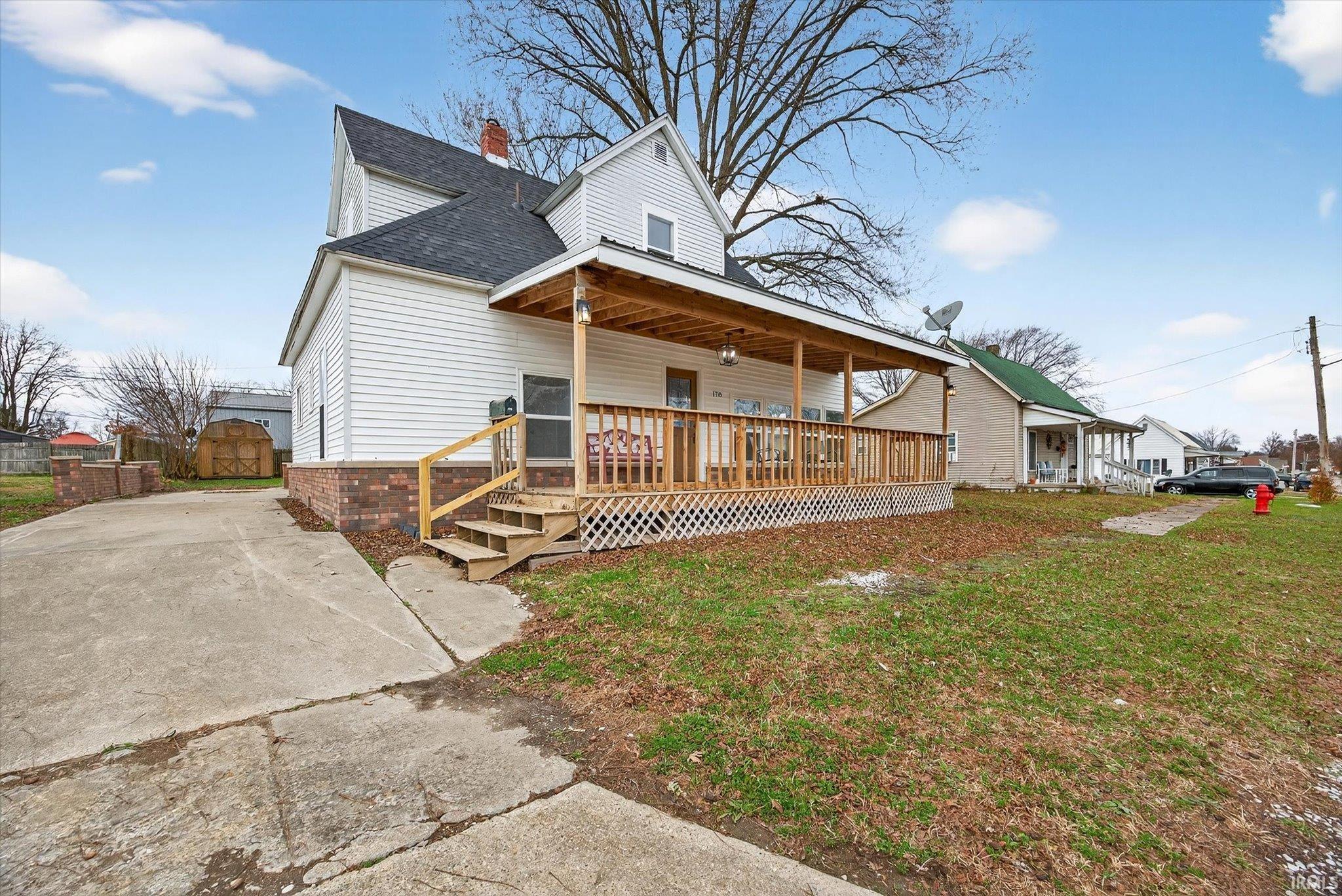 178 7th Street Southeast Linton, IN 47441 - Photo 2 of 36