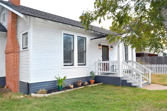 $325,000 | 623 Walnut Street, Columbus, TX 78934