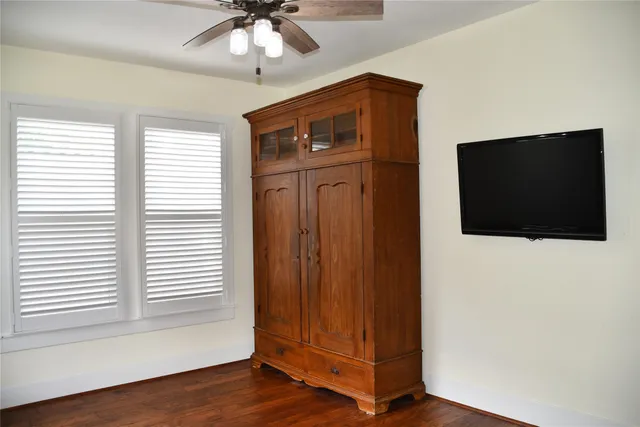 $325,000 | 623 Walnut Street, Columbus, TX 78934