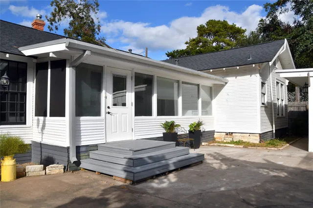 $325,000 | 623 Walnut Street, Columbus, TX 78934